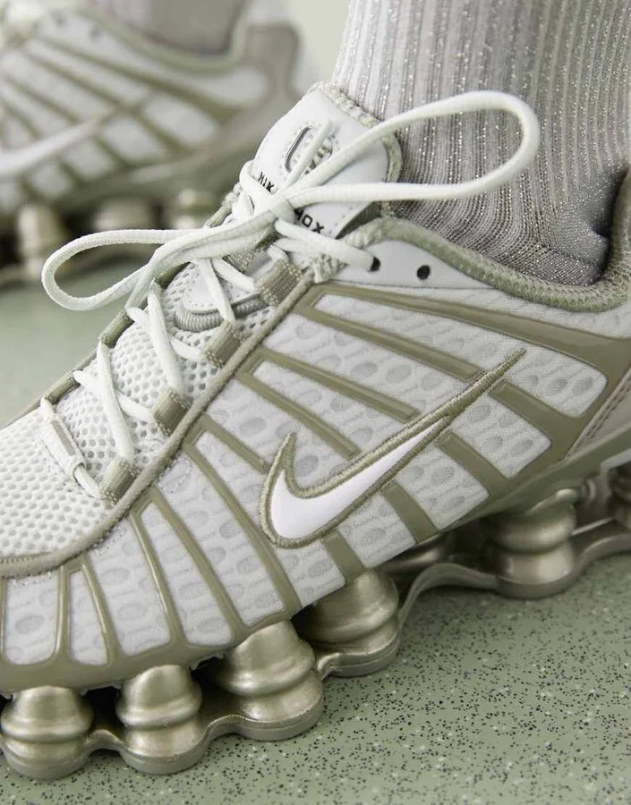 Nike Shox TL sneakers in light green - Image 4