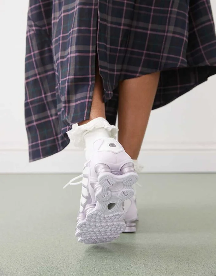 Nike Shox TL sneakers in white and purple - Image 3