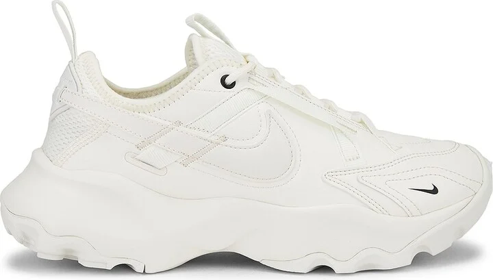 Nike TC 7900 Sneaker in Cream