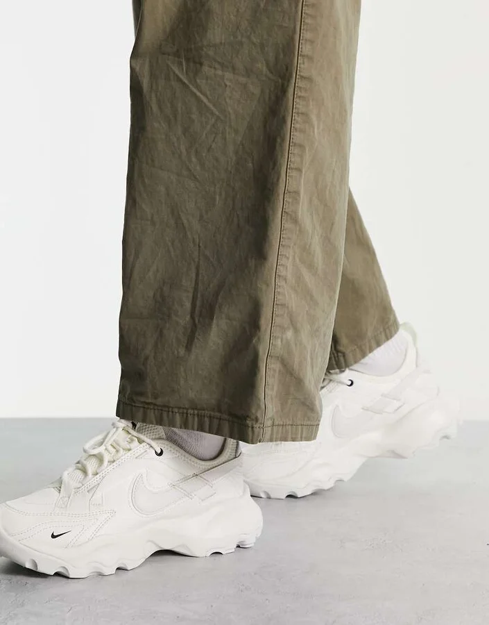 Nike TC 7900 sneakers in white