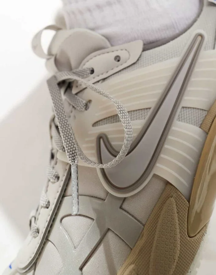 Nike V2K Run Gore-Tex sneakers in beige - Image 4