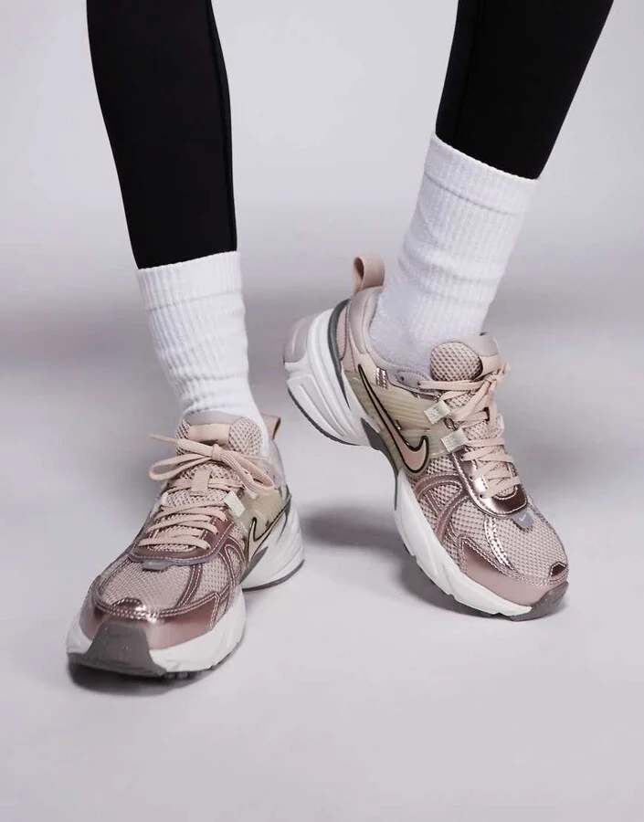 Nike V2K Run sneakers in beige - Image 3
