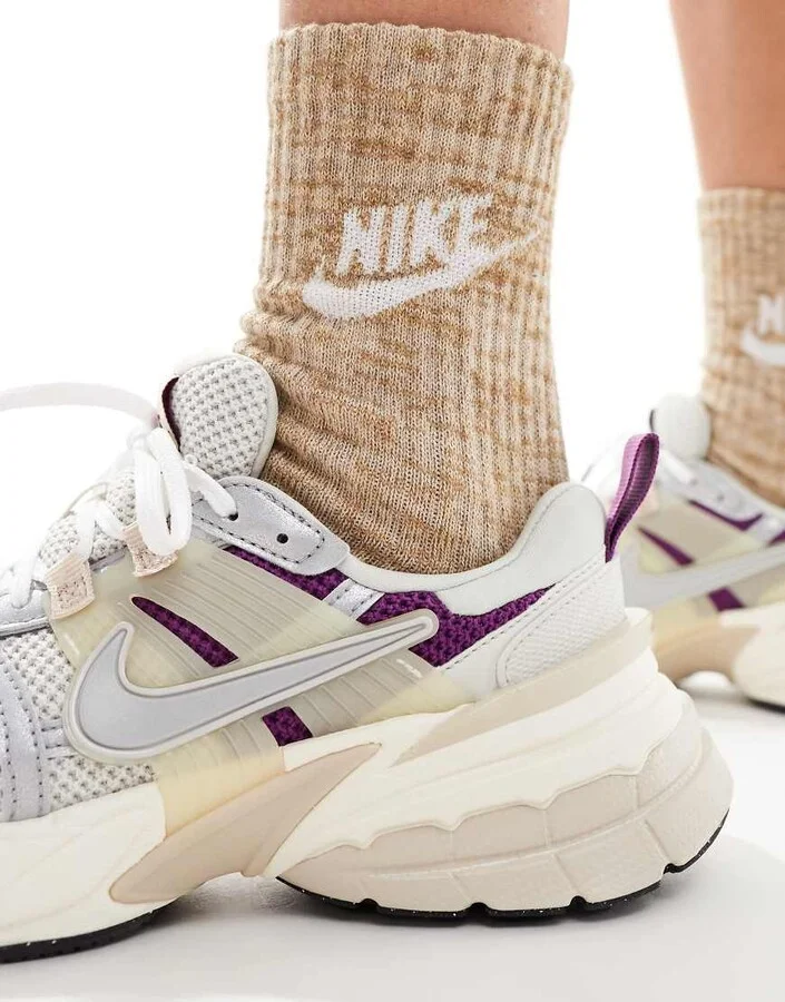 Nike V2K Run sneakers in beige and silver - Image 4
