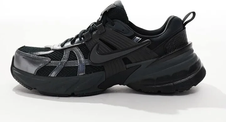 Nike V2K Run sneakers in black and gray - Image 2
