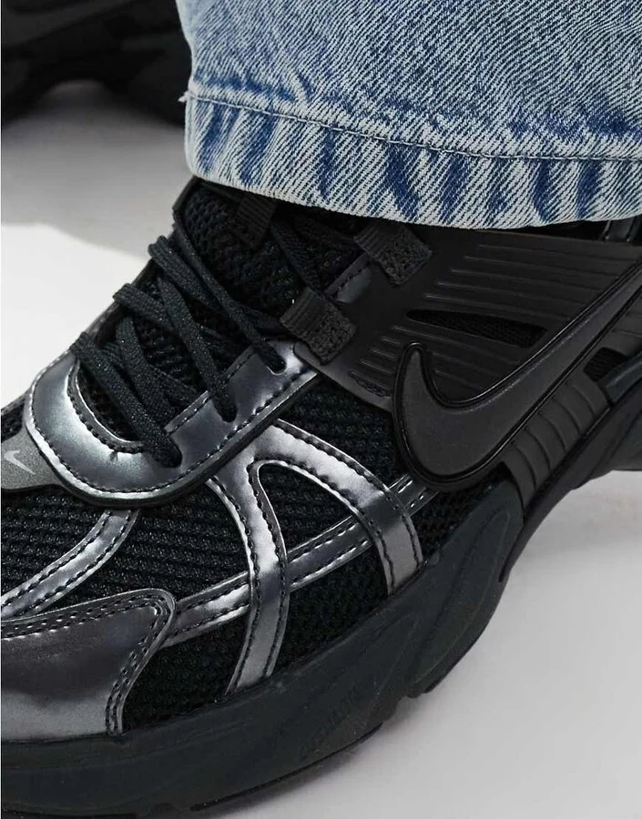 Nike V2K Run sneakers in black and gray - Image 4