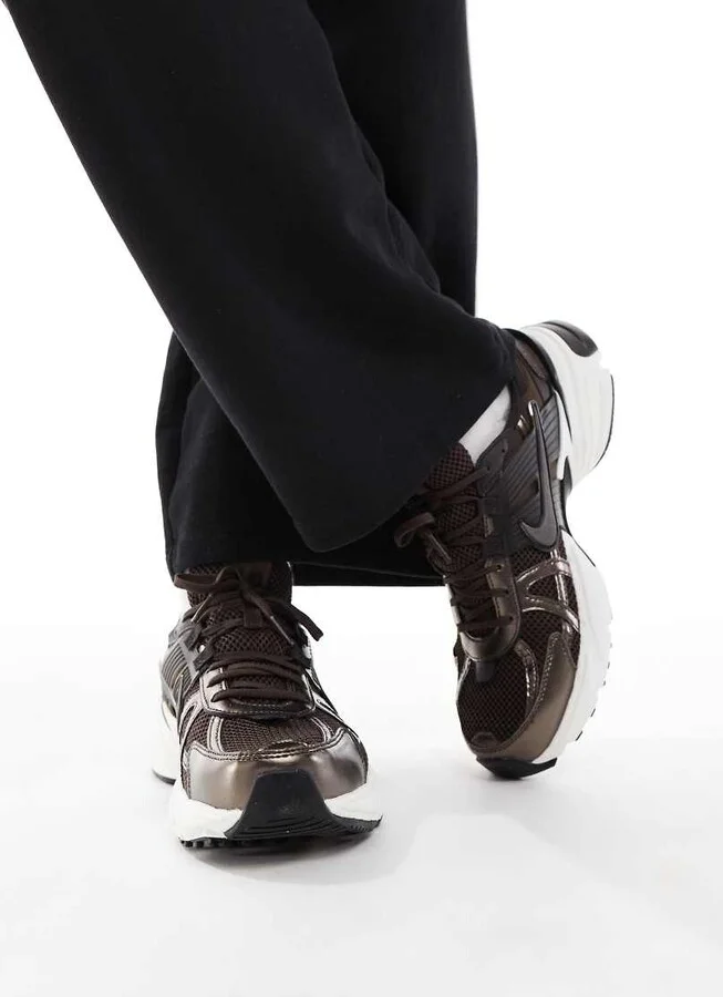 Nike V2K Run sneakers in brown - Image 3