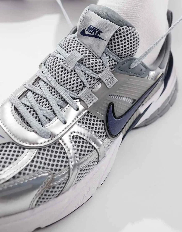 Nike V2K Run sneakers in gray and navy - Image 3
