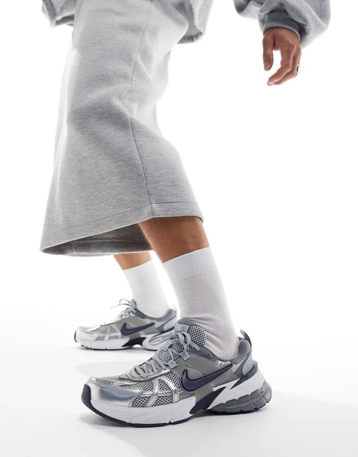Nike V2K Run sneakers in gray and navy - Image 4