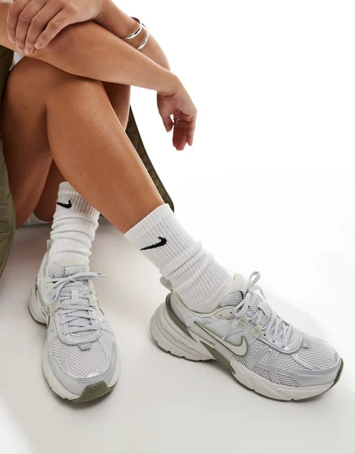 Nike V2K Run sneakers in gray and white - Image 2