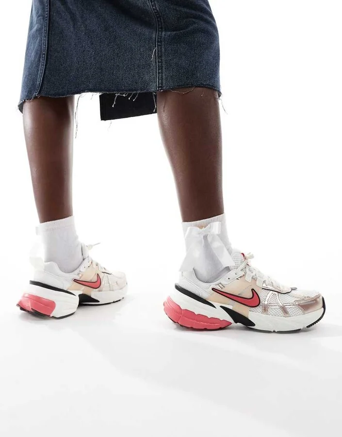 Nike V2K Run sneakers in pink and silver - Image 3