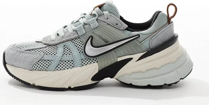Nike V2K Run sneakers in washed blue and off white - Image 2