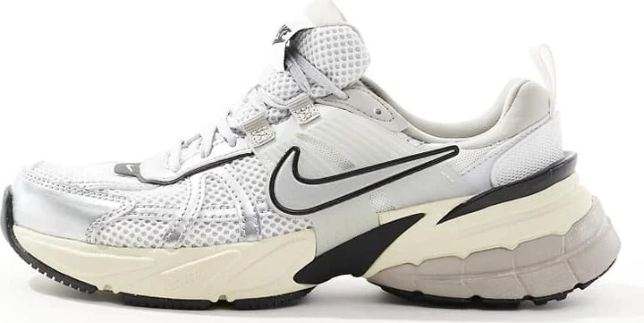 Nike V2K Run sneakers in white - Image 2