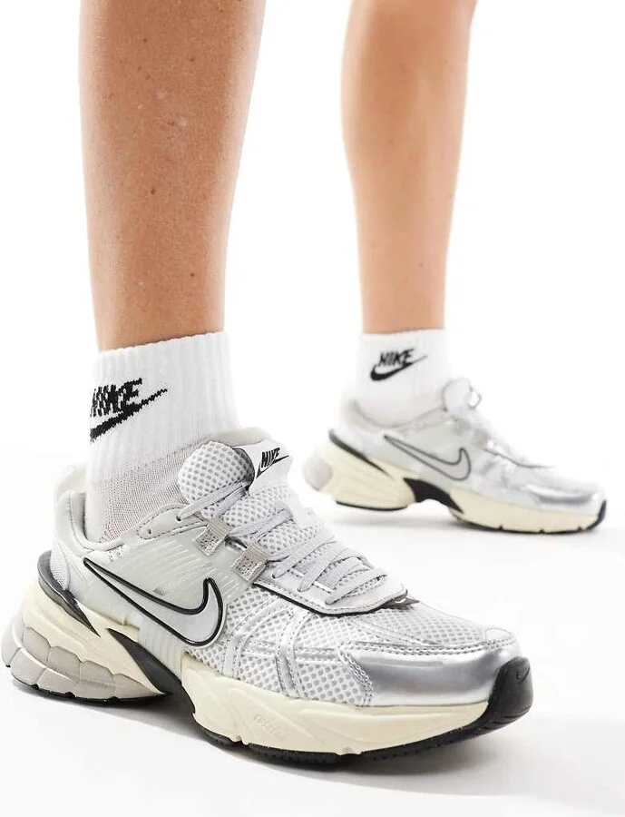 Nike V2K Run sneakers in white - Image 3