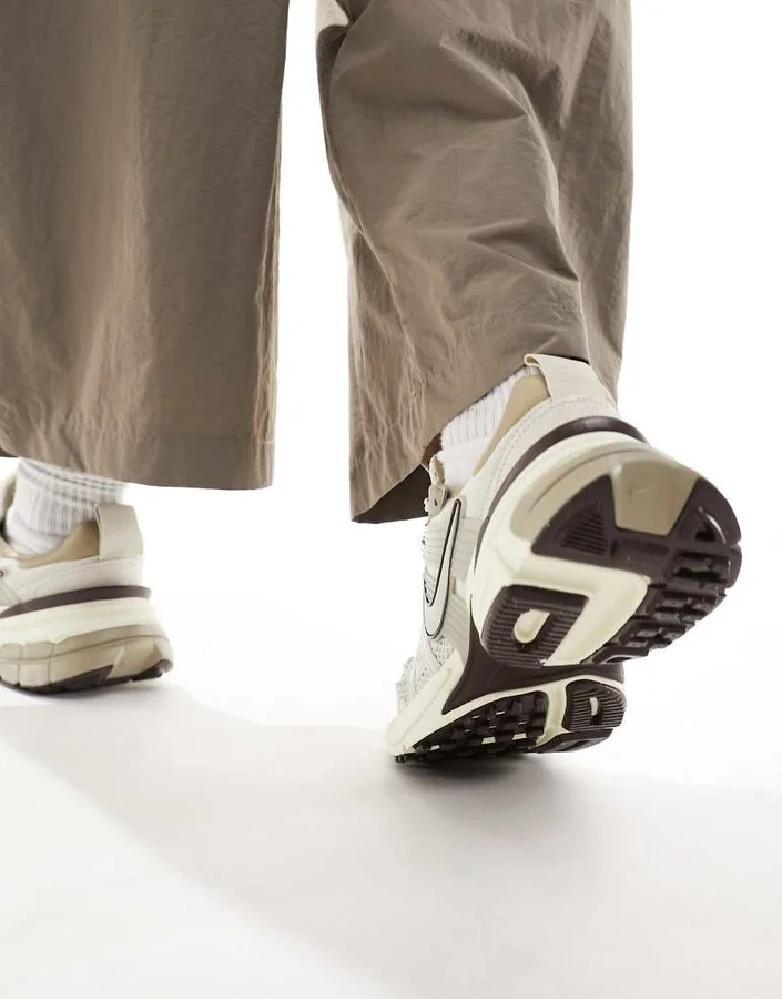 Nike V2K Run sneakers in white and beige - Image 3