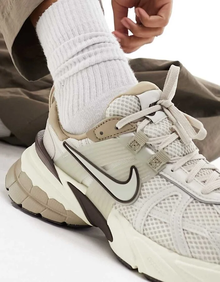 Nike V2K Run sneakers in white and beige - Image 4