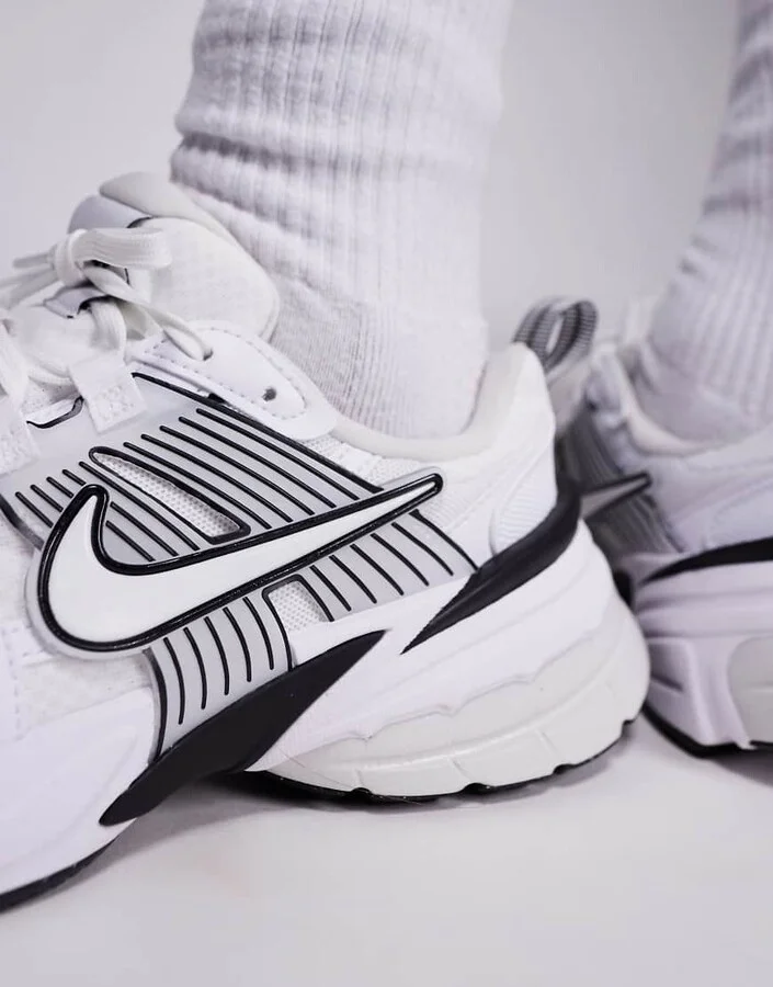 Nike V2K Run sneakers in white and black - Image 4