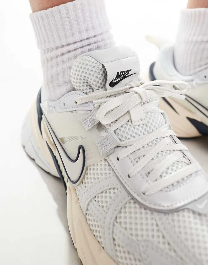Nike V2K Run sneakers in white and navy - Image 3