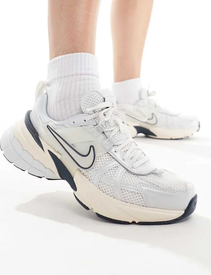 Nike V2K Run sneakers in white and navy - Image 4