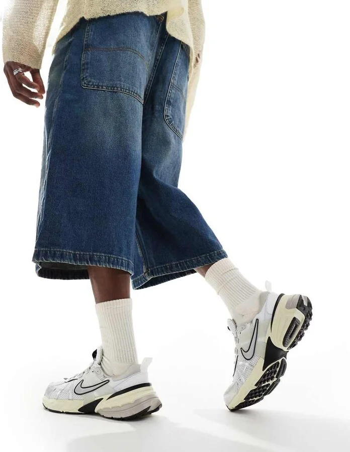 Nike V2K Run sneakers in white and silver - Image 3