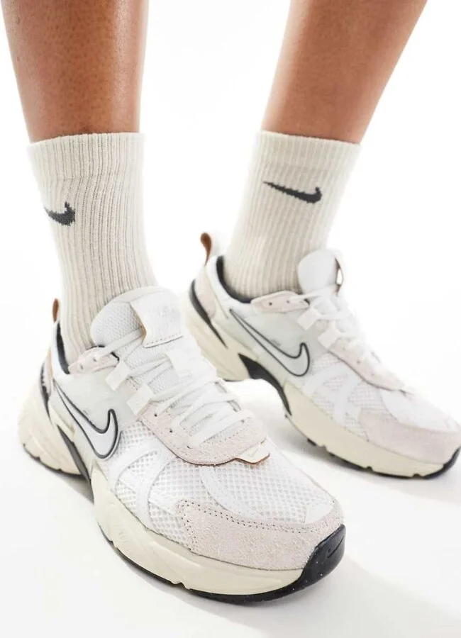 Nike V2K Run sneakers in white and silver - Image 4