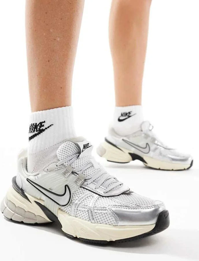 Nike V2K Run sneakers in white and silver - Image 3