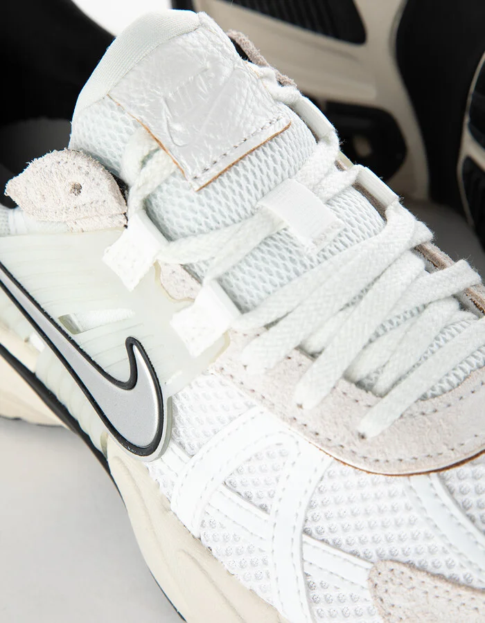 NIKE V2K Womens Running Shoes - Image 6