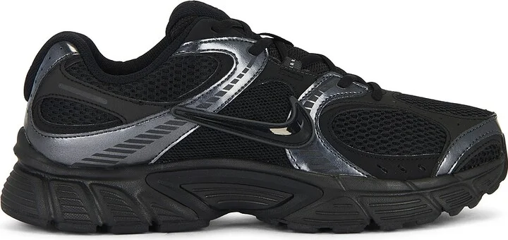 Nike V5 Rnr in Black