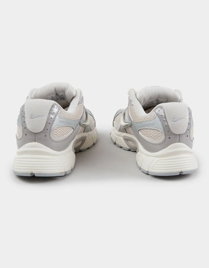 NIKE V5 RNR Mens Shoes - Image 4