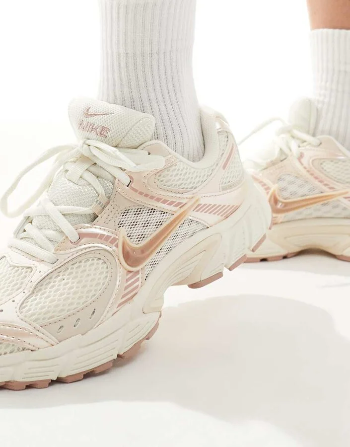 Nike V5 RNR sneakers in pink - Image 3