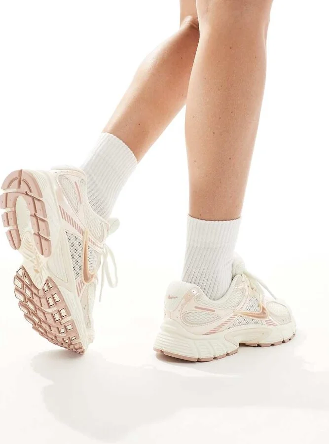 Nike V5 RNR sneakers in pink - Image 4