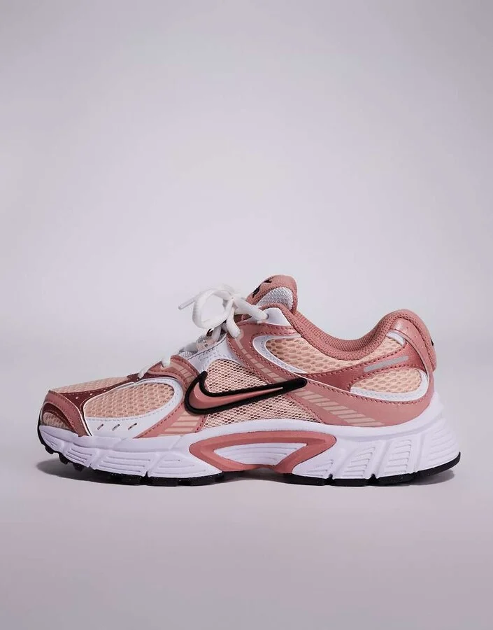 Nike V5 RNR sneakers in pink and white - Image 2