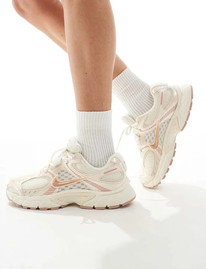Nike V5 RNR sneakers in pink
