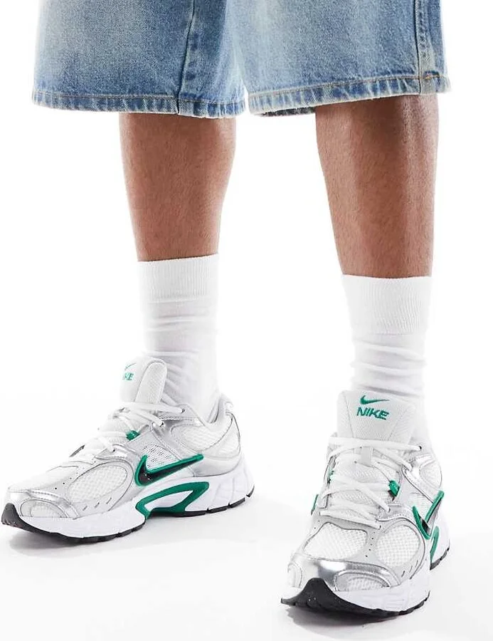 Nike V5 RNR sneakers in silver and green