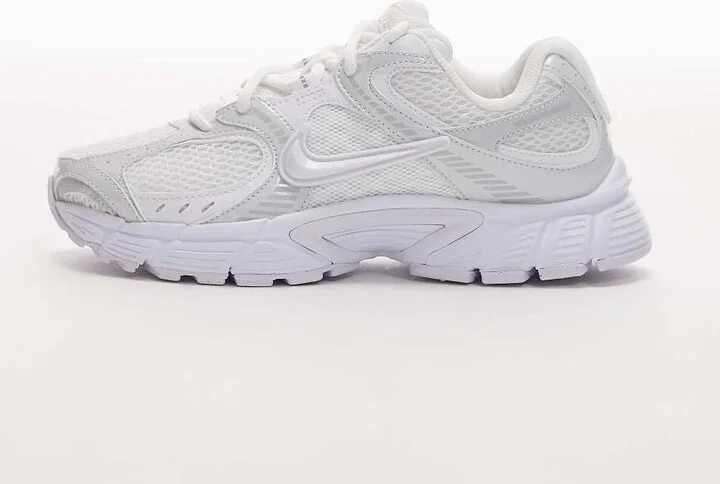 Nike V5 RNR sneakers in white - Image 2