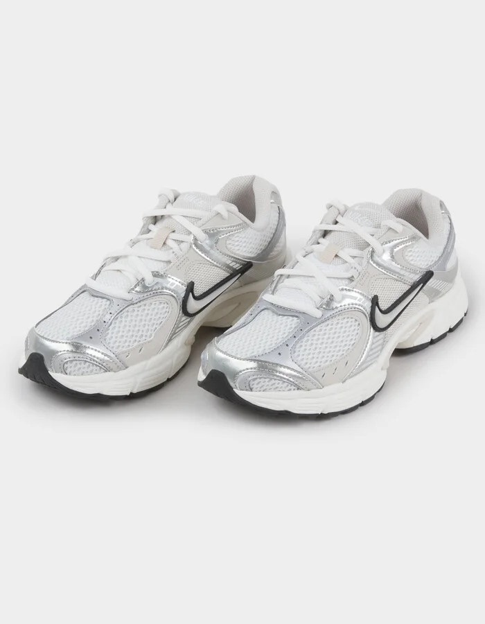 NIKE V5 RNR Womens Shoes - Image 2