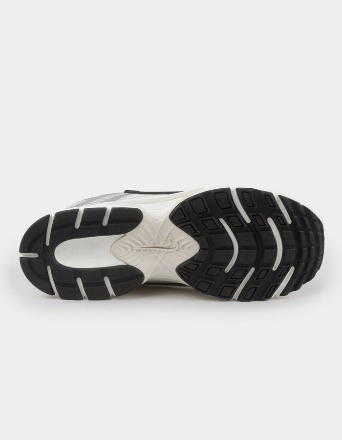 NIKE V5 RNR Womens Shoes - Image 3