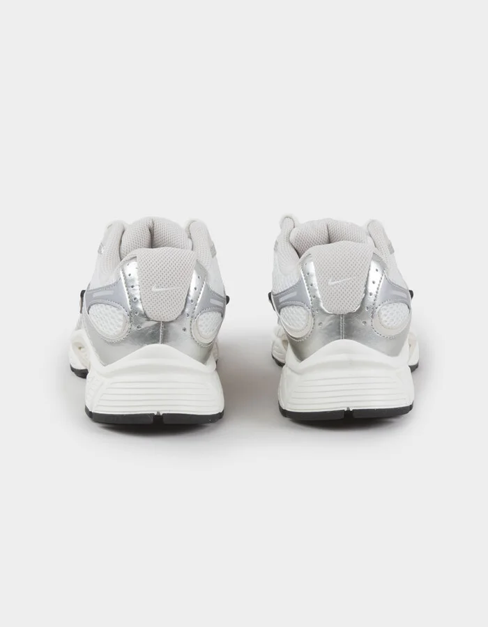 NIKE V5 RNR Womens Shoes - Image 4