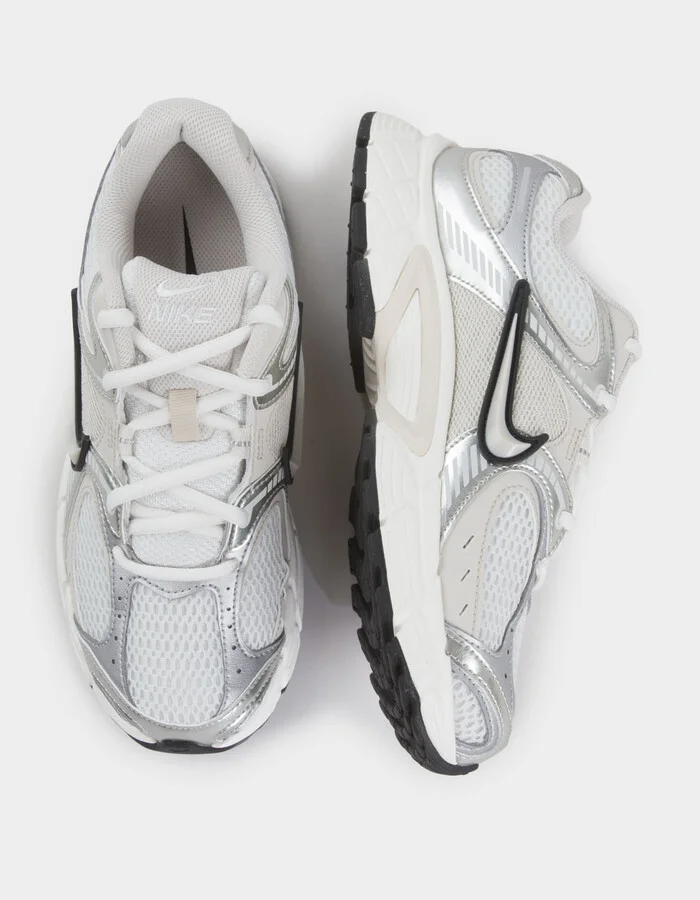 NIKE V5 RNR Womens Shoes - Image 5