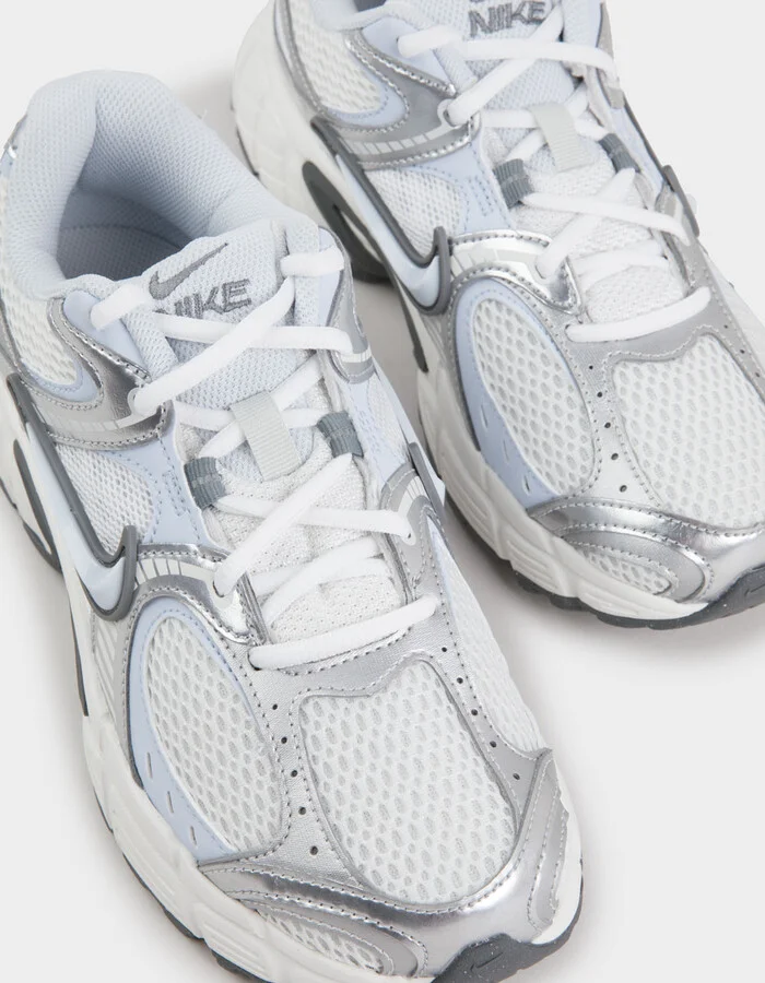 NIKE V5 RNR Womens Shoes - Image 11