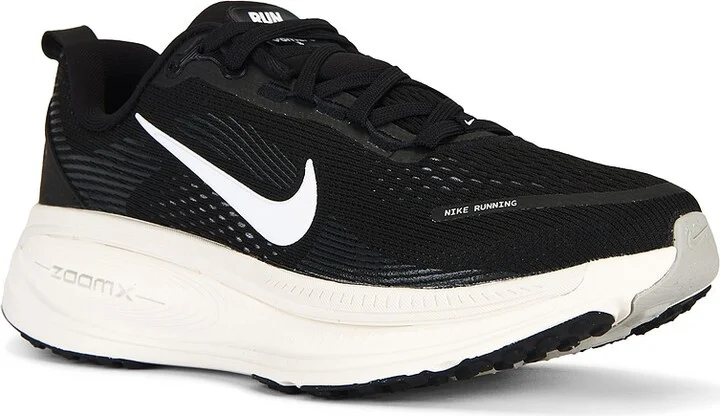 Nike Vomero 18 Sneaker in Black - Image 2