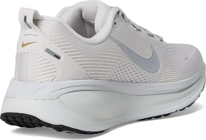 Nike Vomero 18 Women's Shoes Vast Grey/Wolf Grey/Summit White/Hemp : 8 B - Medium, Synthetic - Image 4
