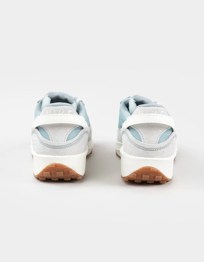 NIKE Waffle Debut Womens Shoes - Image 4
