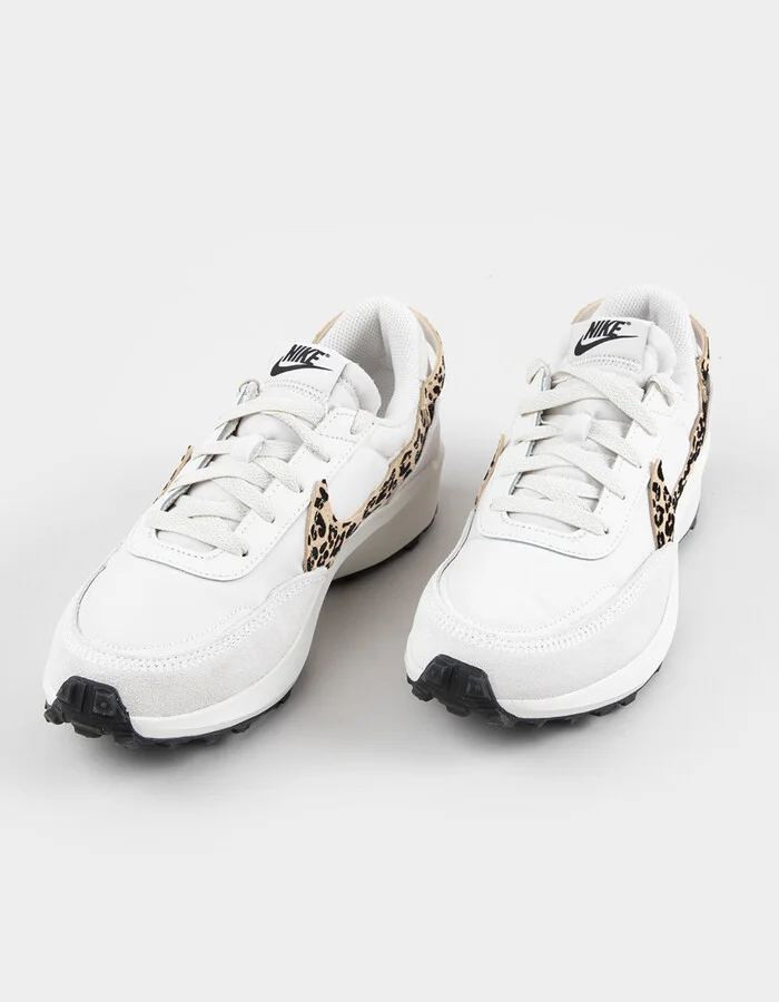 NIKE Waffle Debut Womens Shoes - Image 2