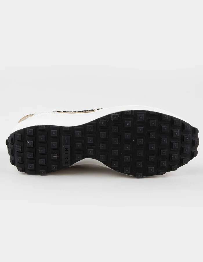 NIKE Waffle Debut Womens Shoes - Image 3