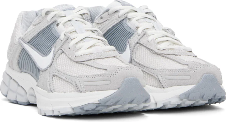 Nike White & Gray Zoom Vomero 5 Sneakers - Image 4