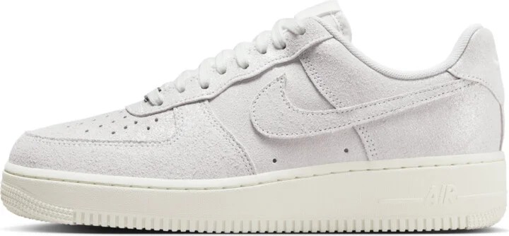 Nike Women's Air Force 1 '07 SE Shoes in White | HQ3499-100
