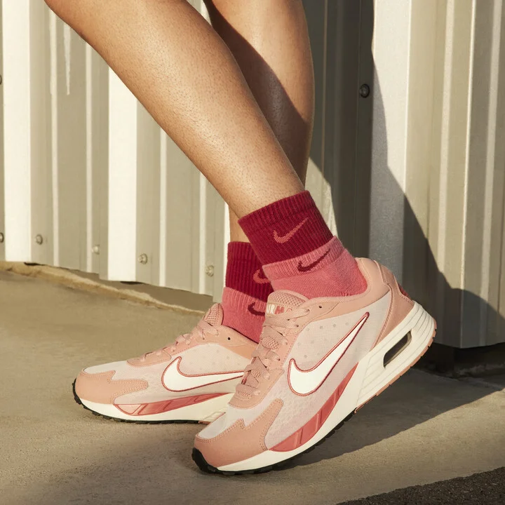 Nike Women's Air Max Solo Shoes in Pink | FZ3629-618 - Image 2