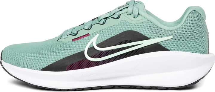 Nike Women's Downshifter 13 Sneaker