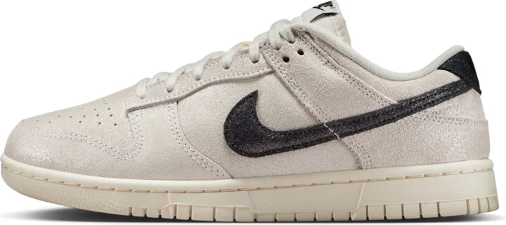 Nike Women's Dunk Low SE Shoes in White | HQ3502-100
