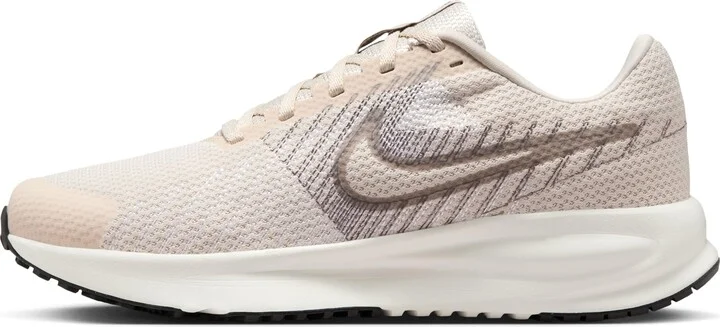 Nike Women's Run Defy Sneaker